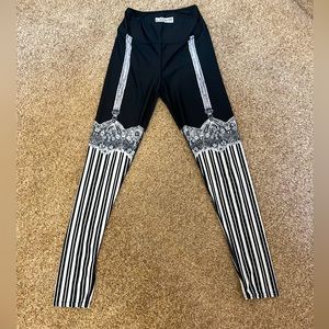 Fox Savant Carousel Ink Black and White Burlesque Leggings Size Medium